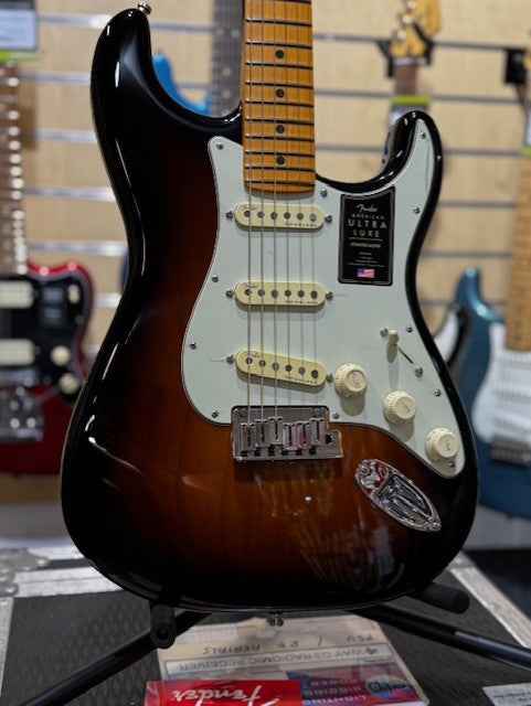 Fender Ultra Luxe Stratocaster, Maple Fingerboard, 2-Color Sunburst