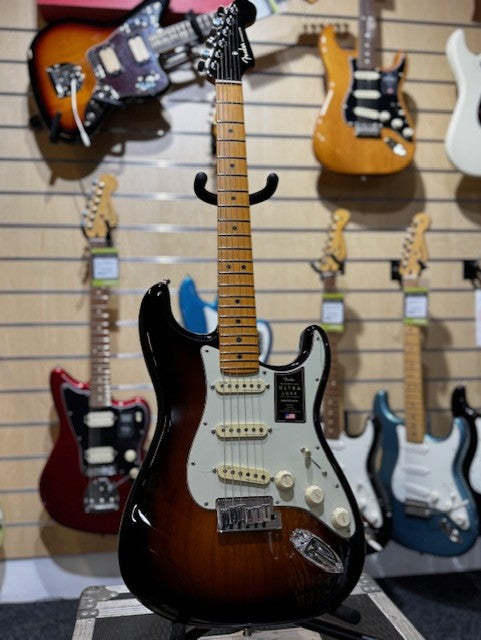 Fender Ultra Luxe Stratocaster, Maple Fingerboard, 2-Color Sunburst