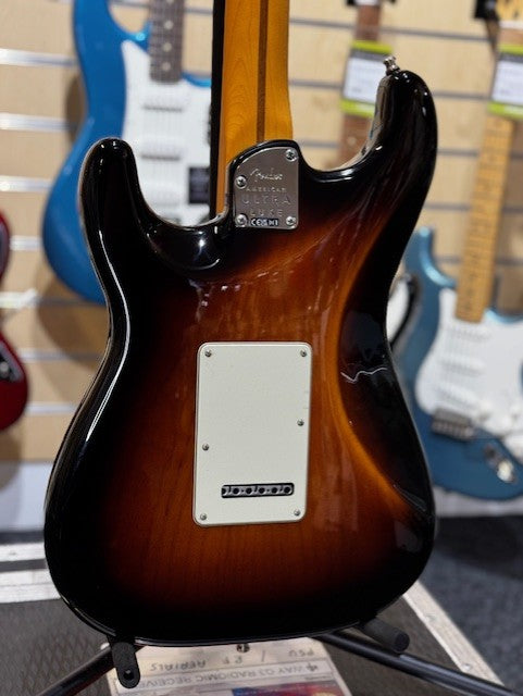 Fender Ultra Luxe Stratocaster, Maple Fingerboard, 2-Color Sunburst