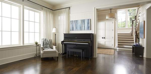 Yamaha U1 Upright Piano, Polished Ebony