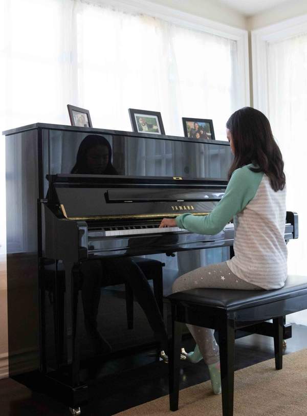 Yamaha U1 Upright Piano, Polished Ebony